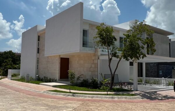 CASA EN LAGOS DEL SOL